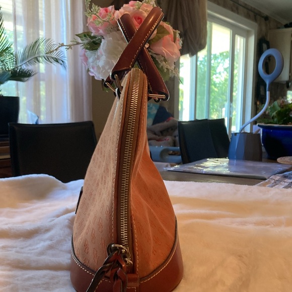 Unique Logo Dooney & Burke Purse - Picture 6 of 11